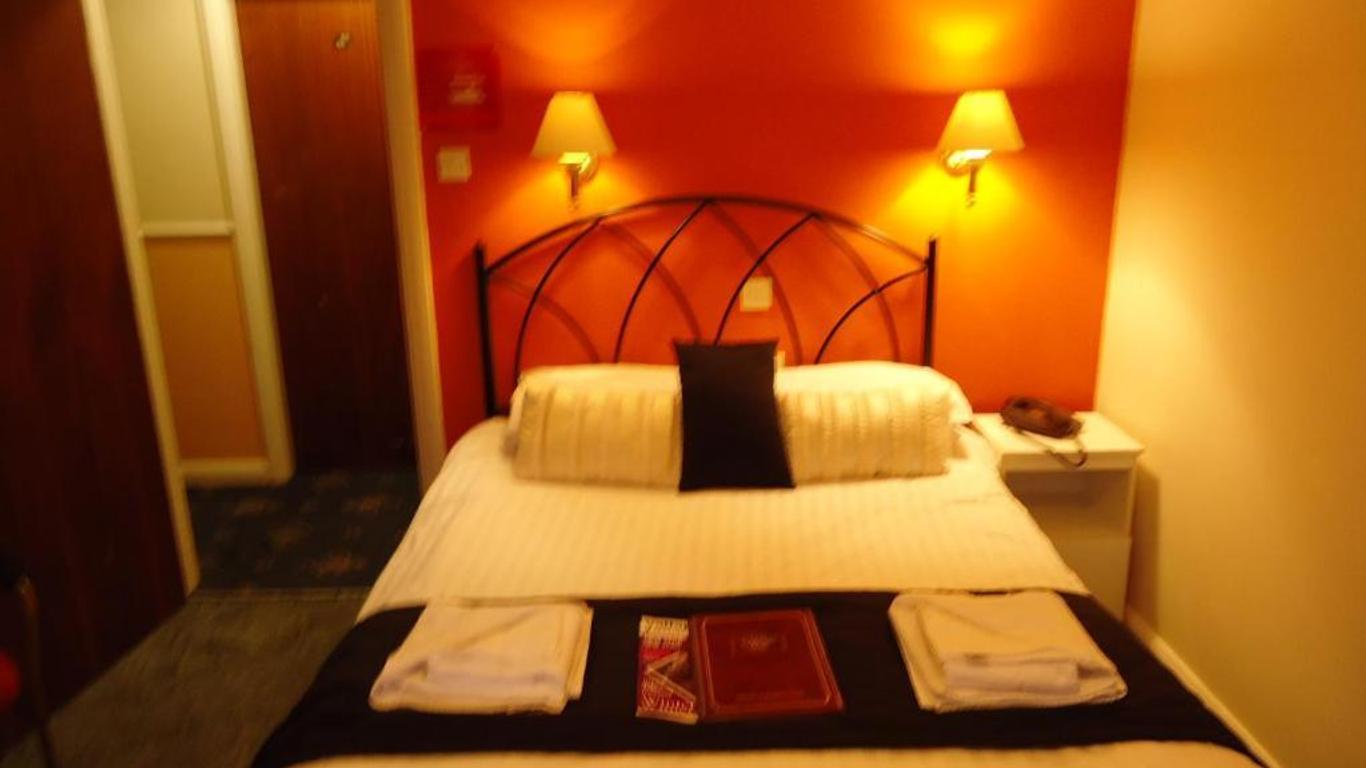 Risboro Hotel
