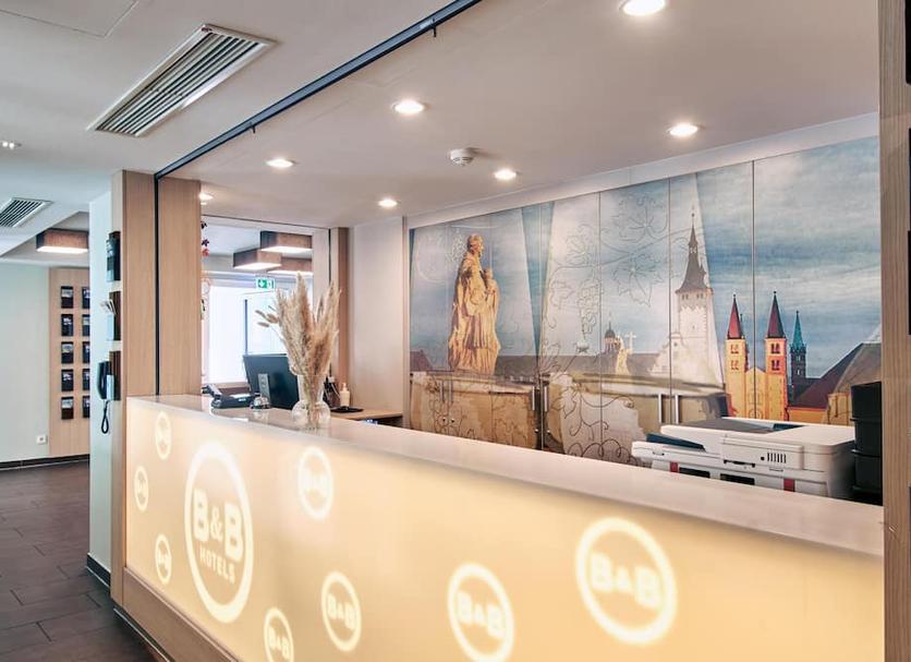 Front desk Photo