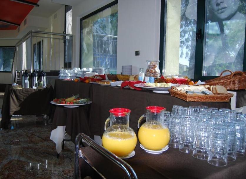 Buffet Photo