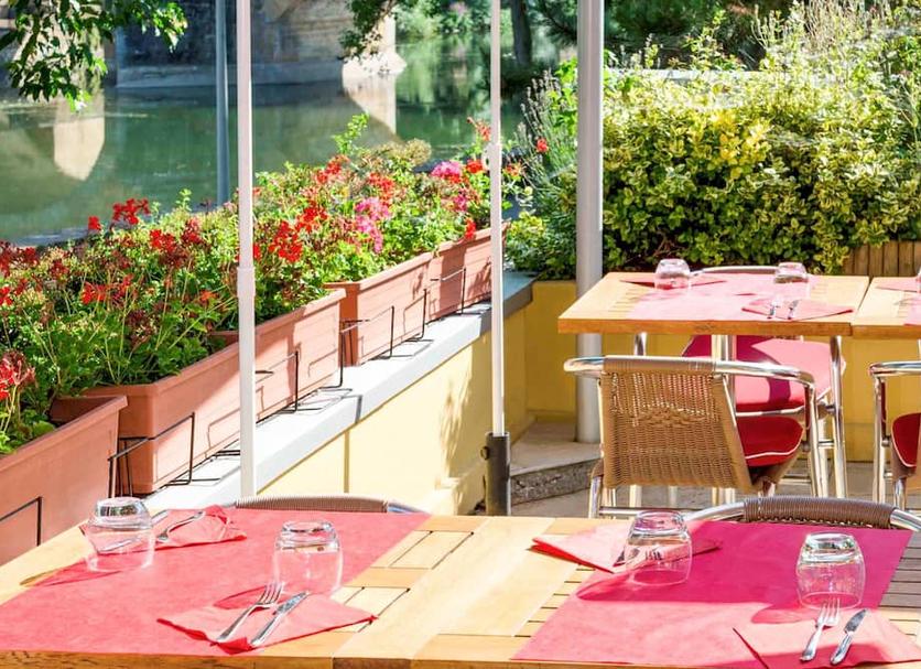 Restaurant Photo