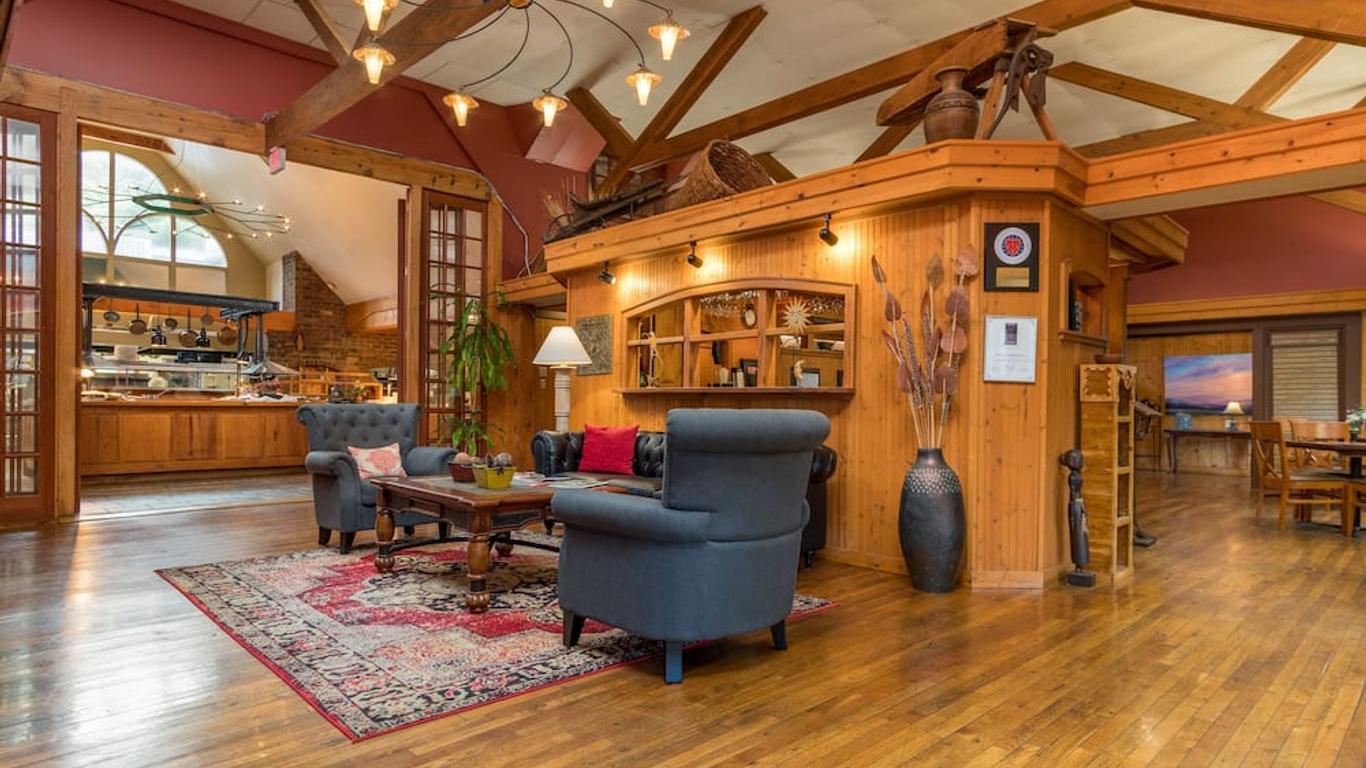 Highland Lake Inn & Resort - Flat Rock