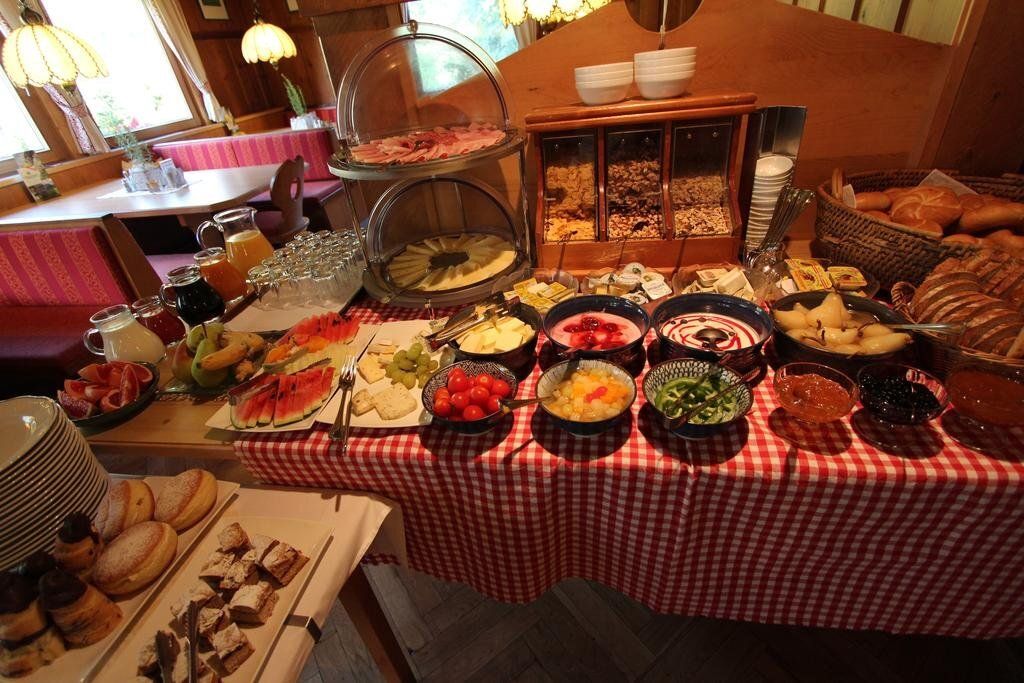 Buffet Photo