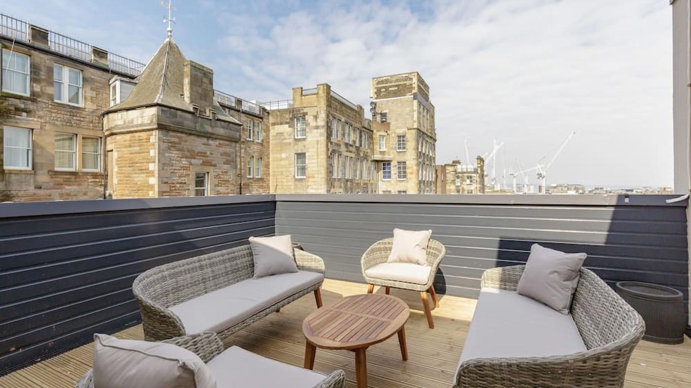 Destiny Scotland - Royal Mile Residence