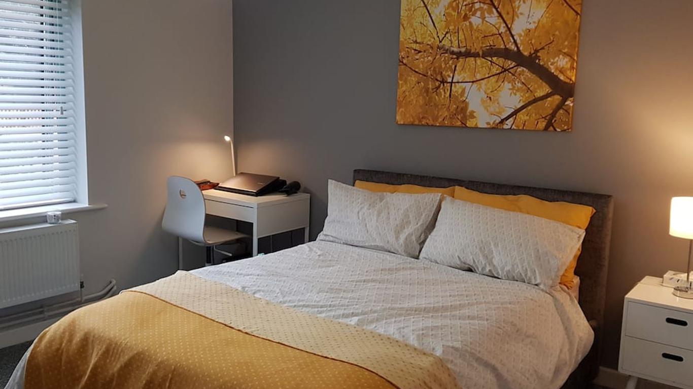 New Contemporary Flat minutes from Airport & NEC