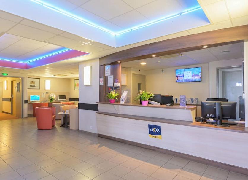 Front desk Photo