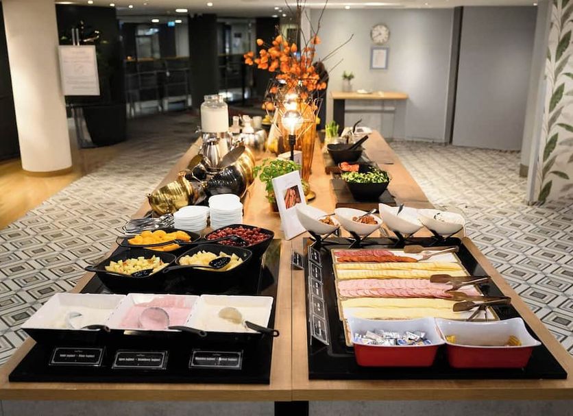 Buffet Photo