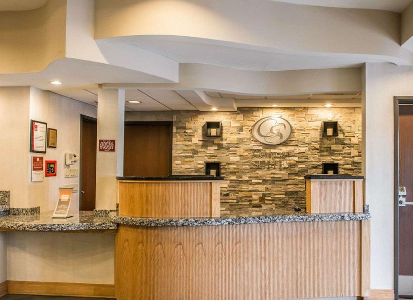 Front desk Photo