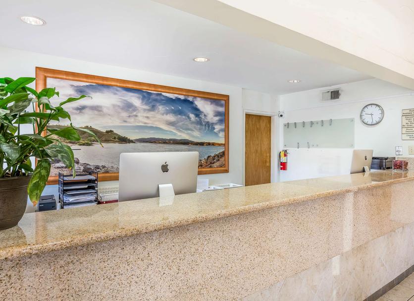 Front desk Photo