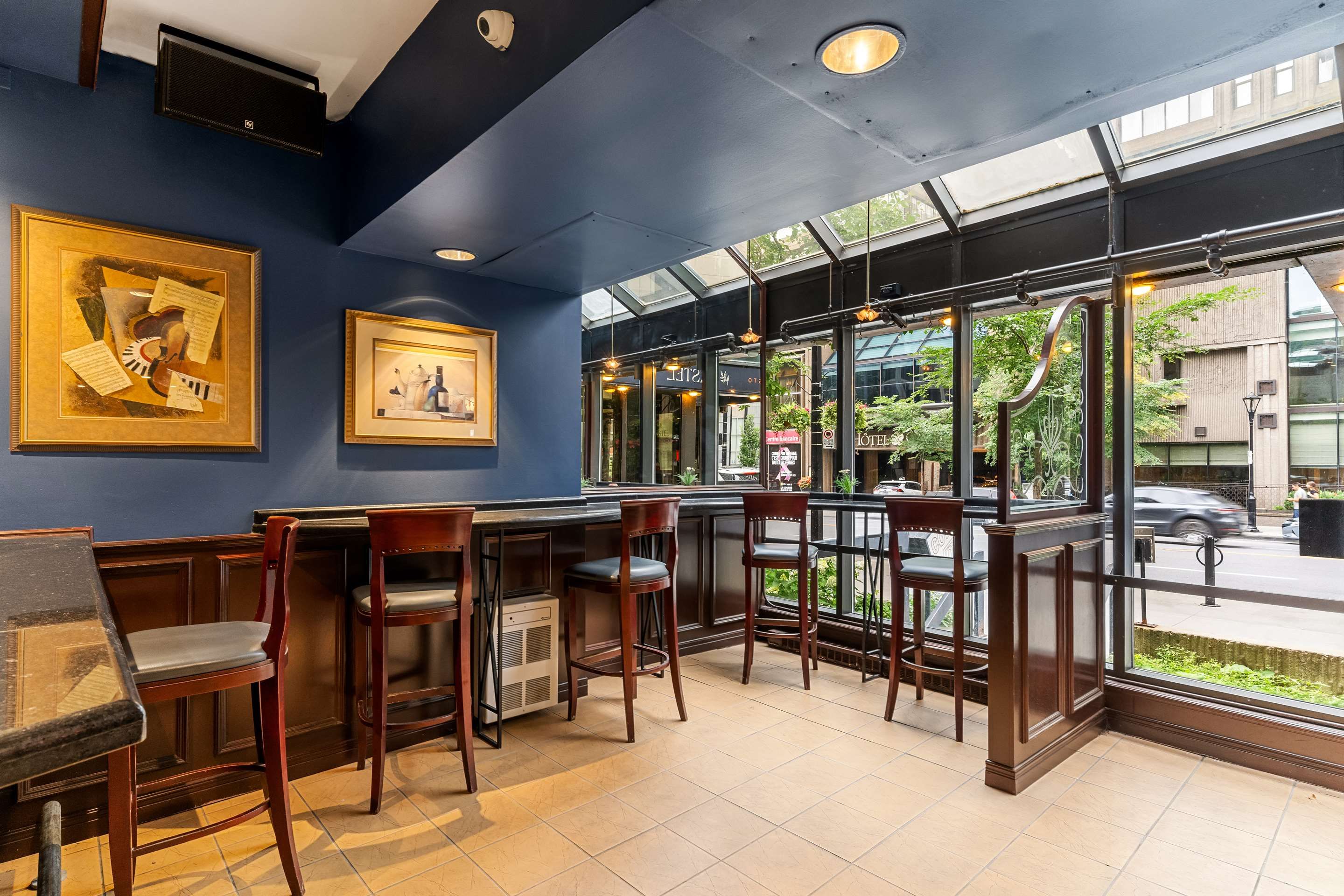 Bar