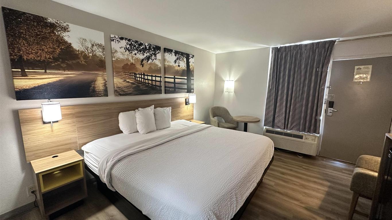 Days Inn by Wyndham Adel I-75