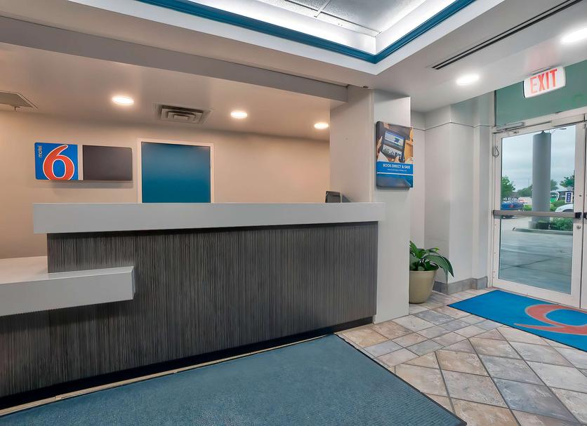 Front desk Photo