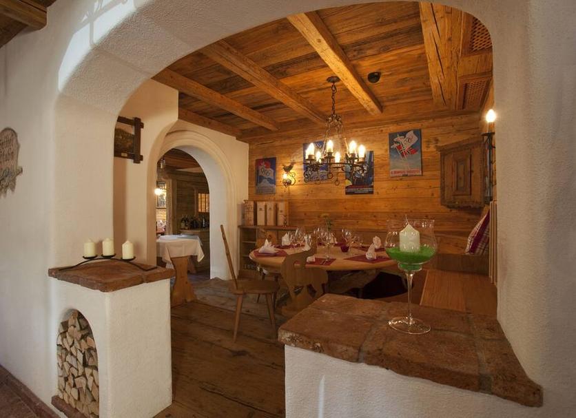 Dining room Photo