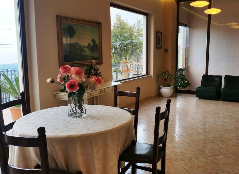 Dining room Photo