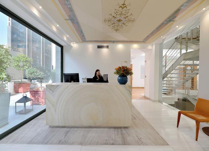 Front desk Photo