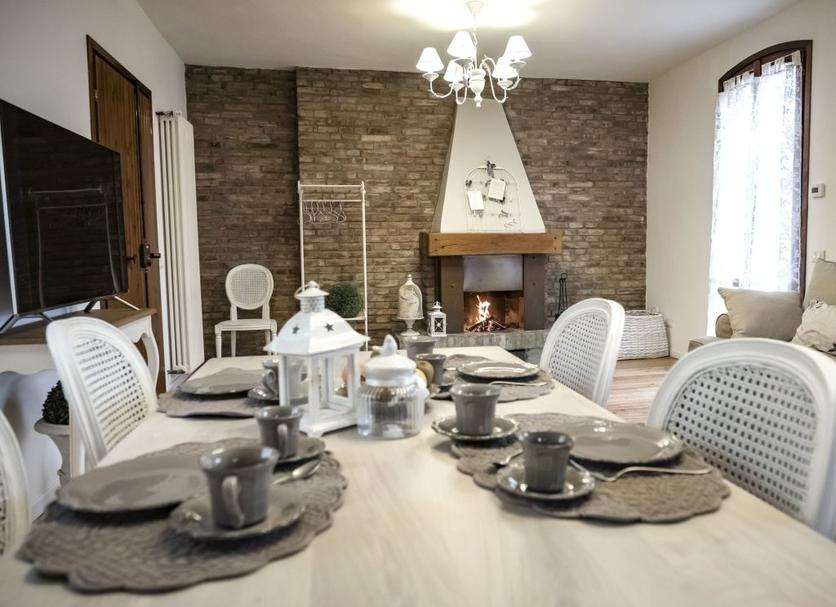 Dining room Photo