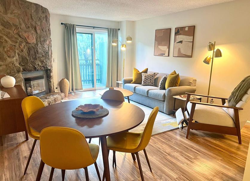 Dining room Photo