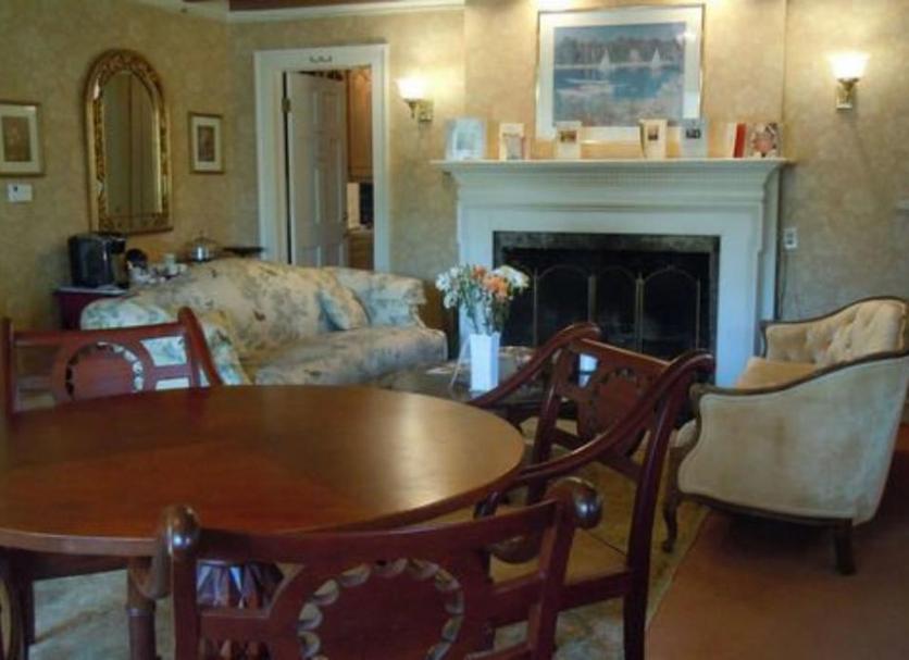 Dining room Photo