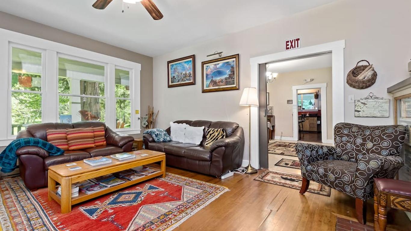 Mountain Meadows Inn & Chalet Suites