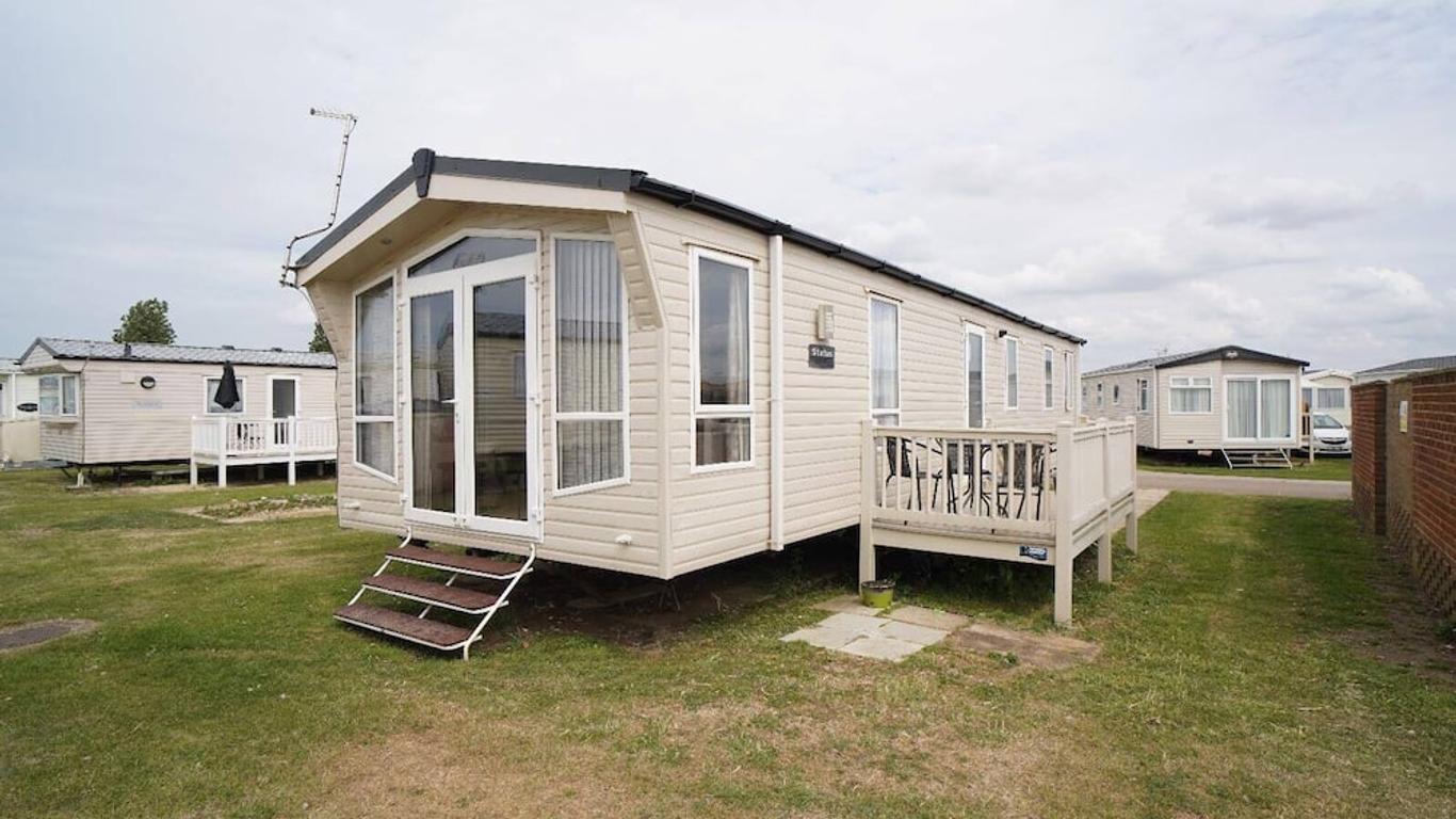 Pets Stay Free 8 Berth lux van Heacham Beach