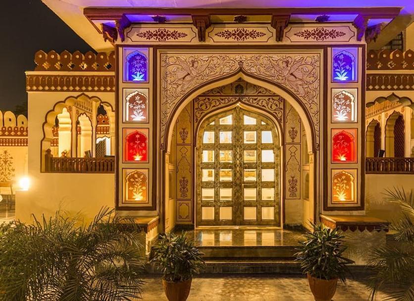 Hotel entrance Photo