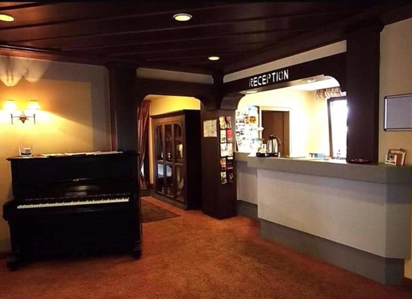 Front desk Photo