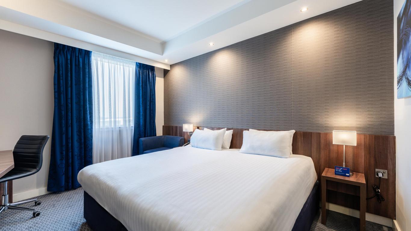 Holiday Inn Express Aberdeen Airport