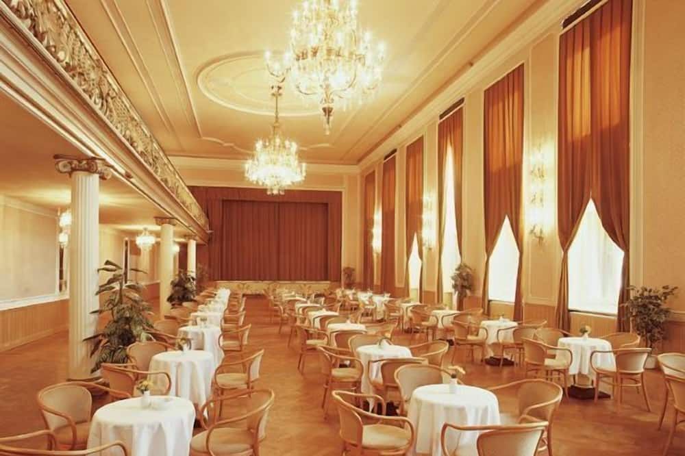 Banquet hall Photo