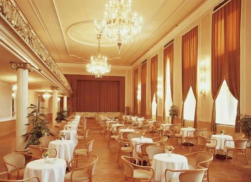Banquet hall Photo