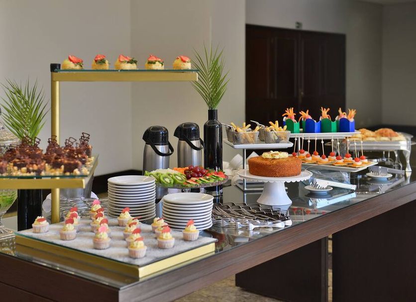 Buffet Photo