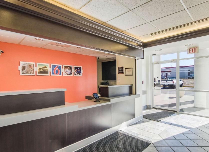 Front desk Photo