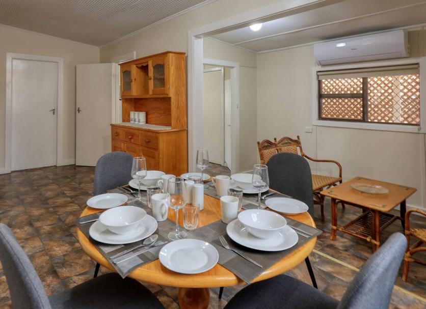 Dining room Photo