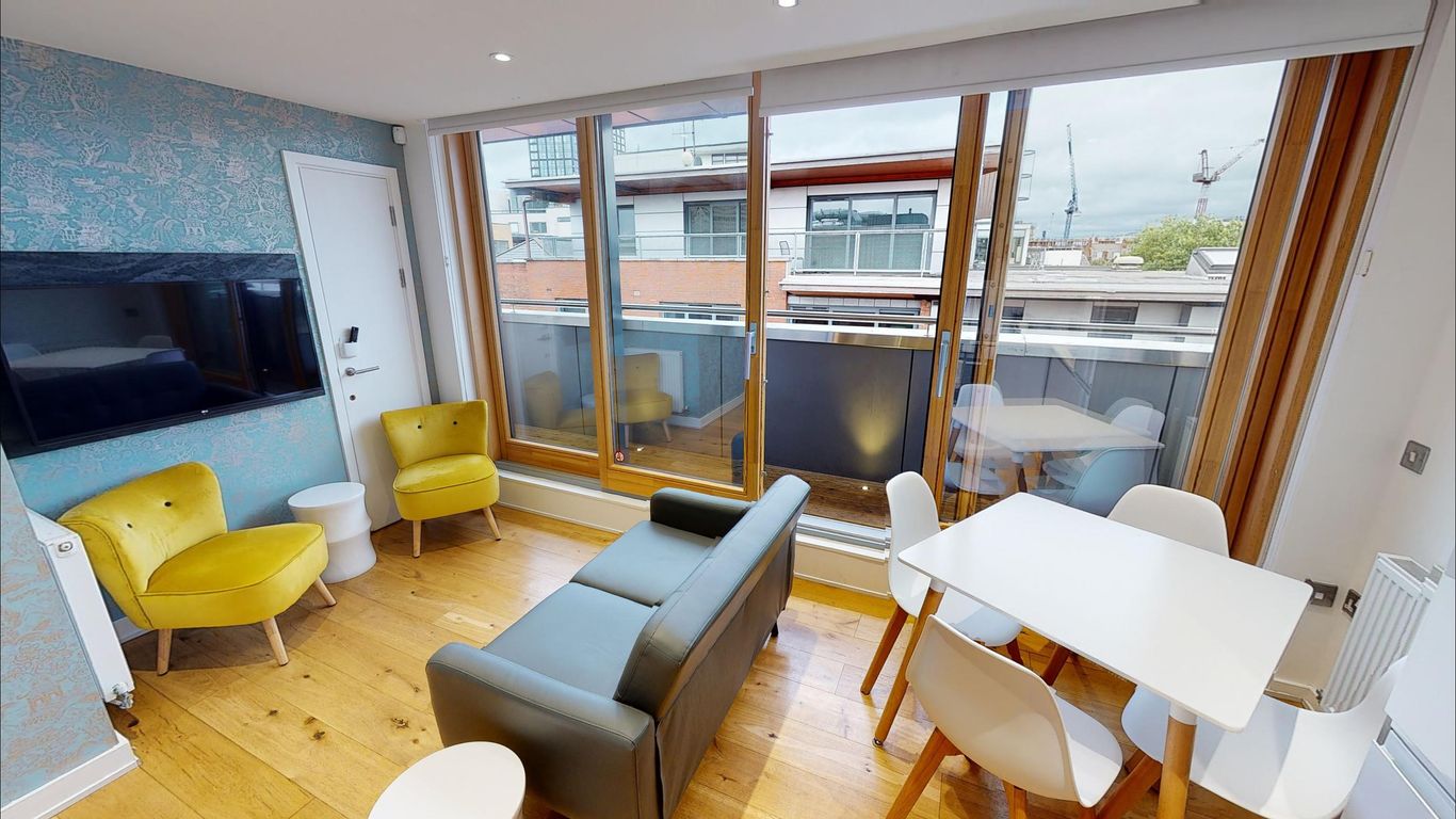 Quay Apartments Manchester £91. Manchester Hotel Deals & Reviews KAYAK
