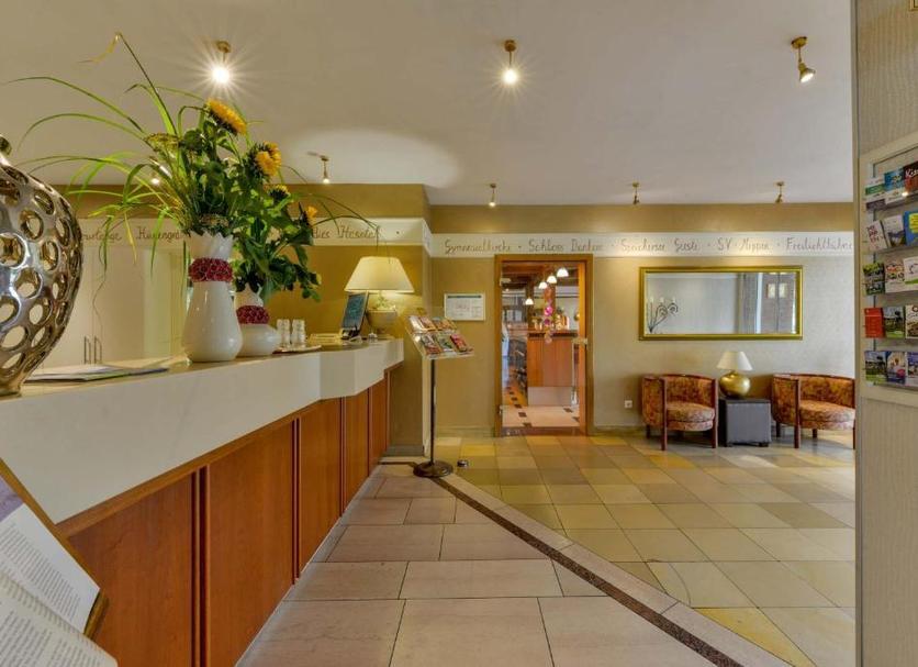 Front desk Photo