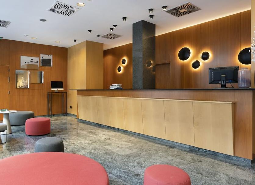 Front desk Photo