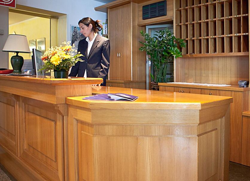 Front desk Photo
