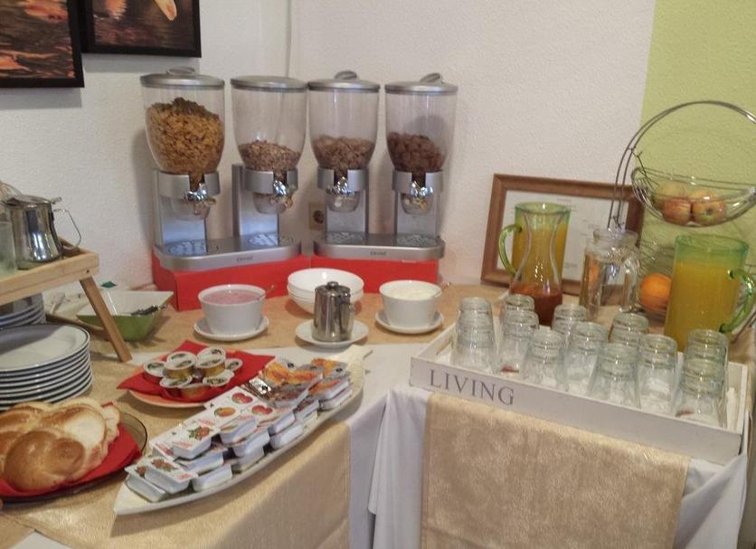 Buffet Photo