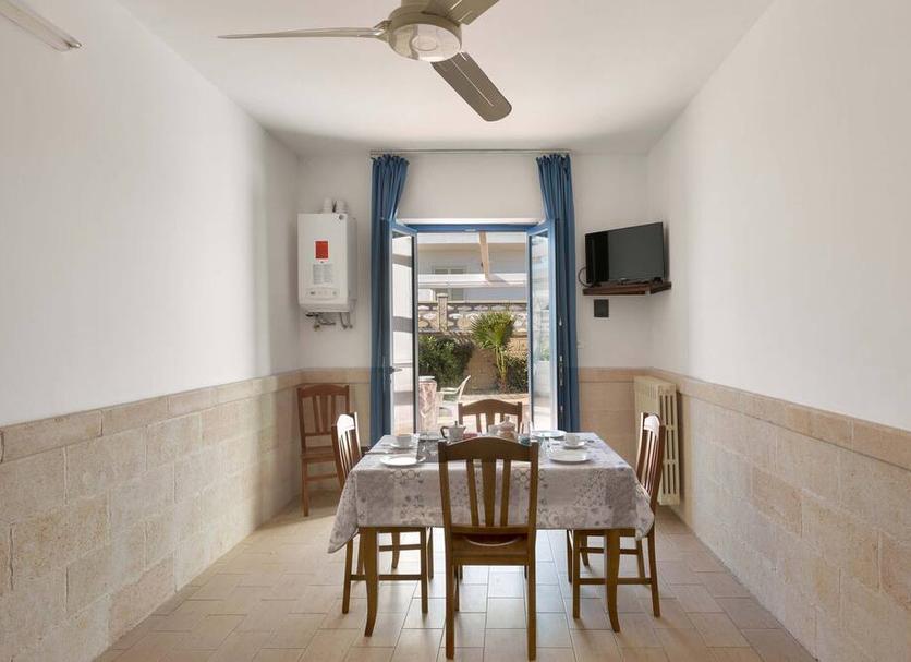 Dining room Photo
