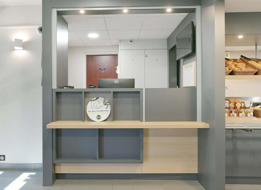 Front desk Photo
