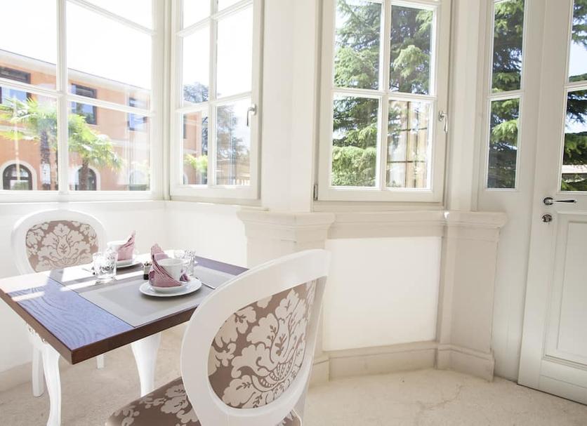 Dining room Photo