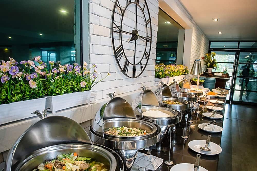 Buffet Photo