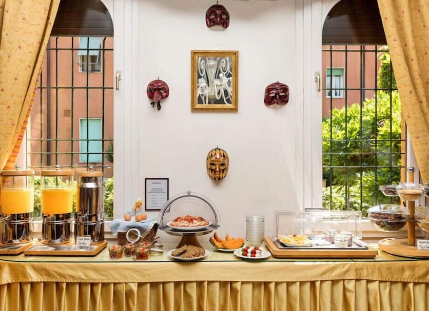 Buffet Photo