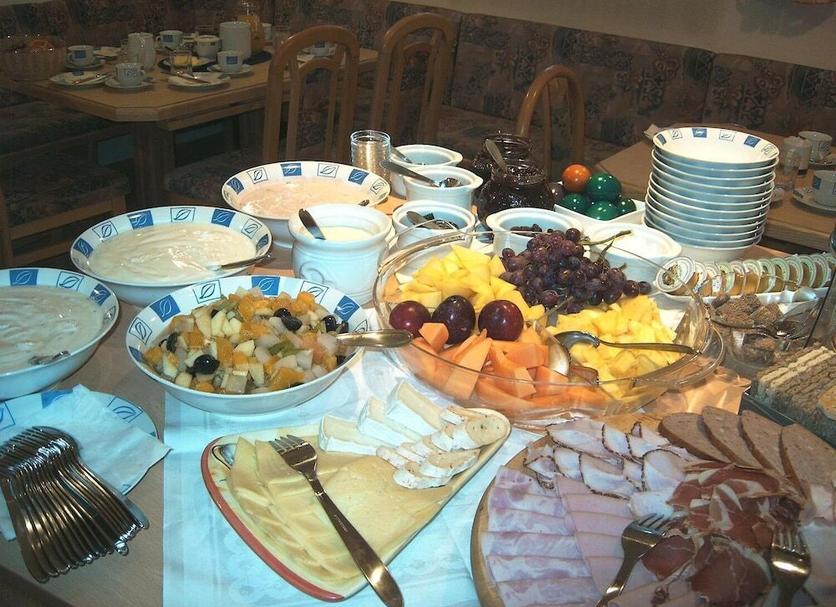 Buffet Photo