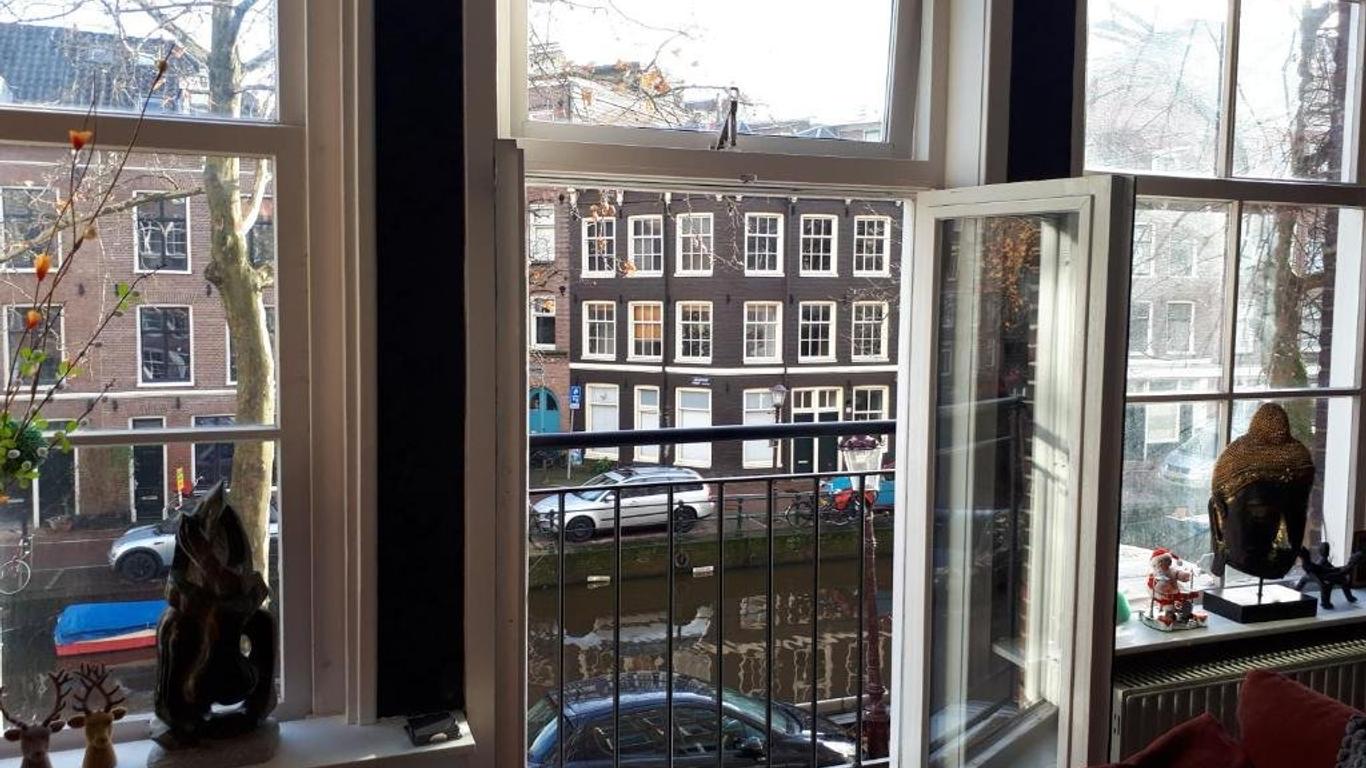 Jordaan Canal View Apartment