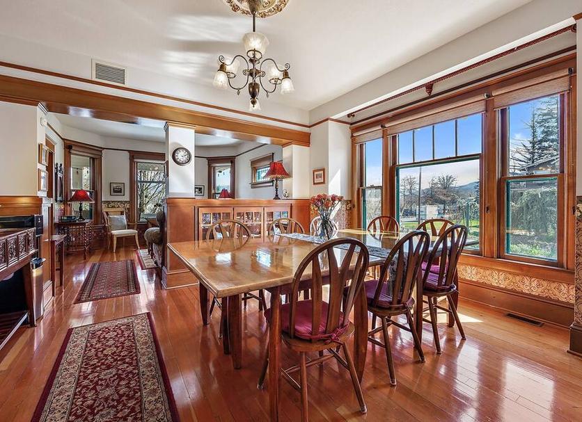 Dining room Photo