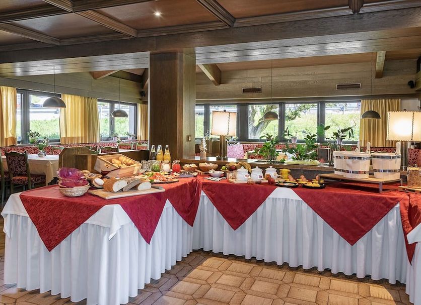 Buffet Photo