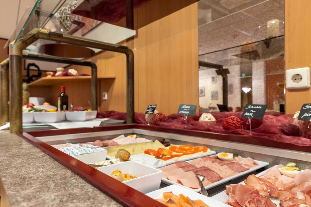 Buffet Photo