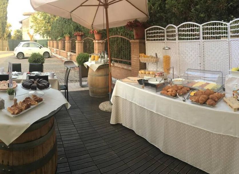 Buffet Photo