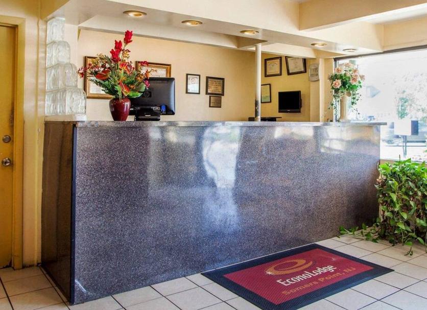 Front desk Photo