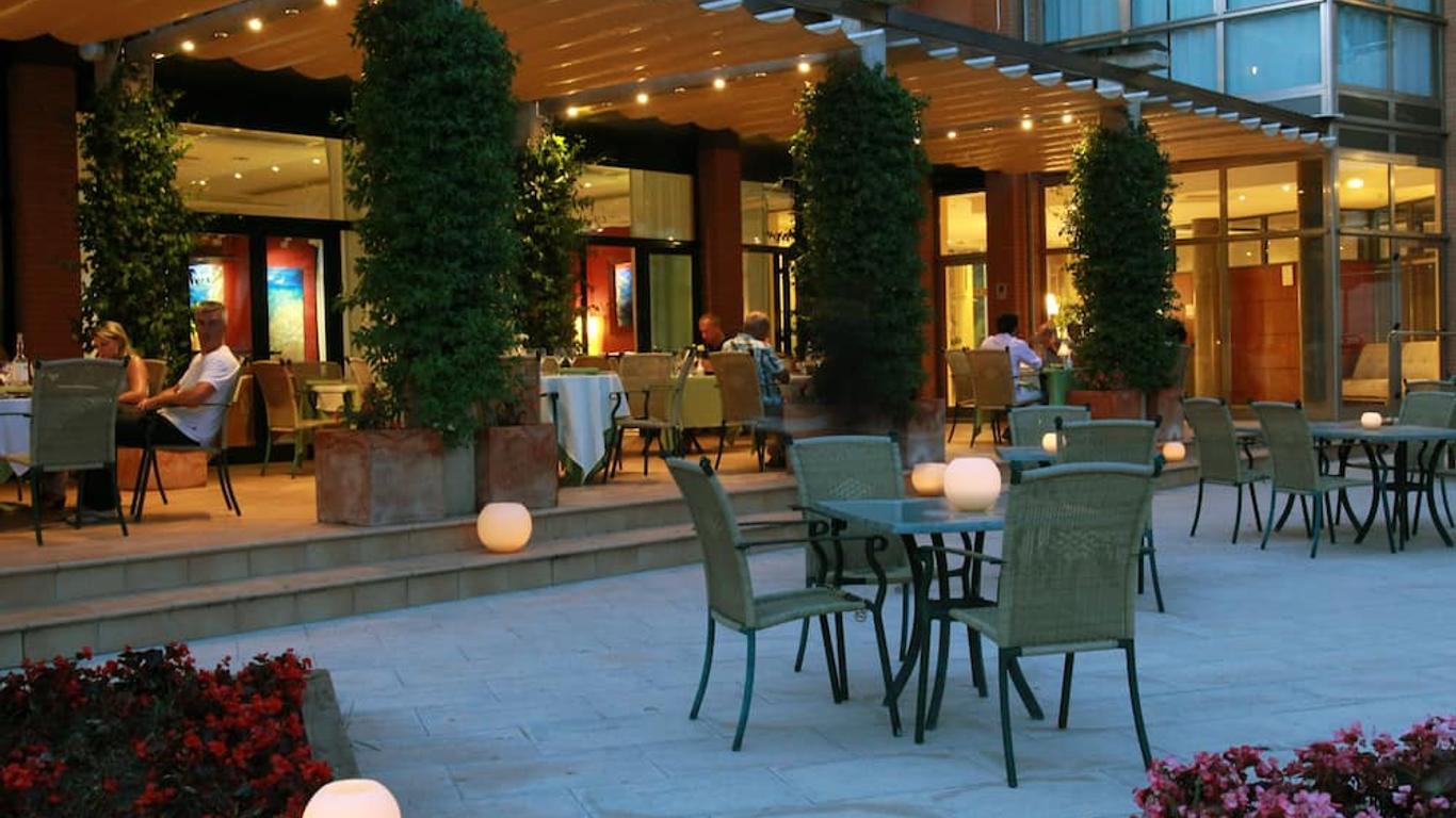 Clipper Hotel & Villas