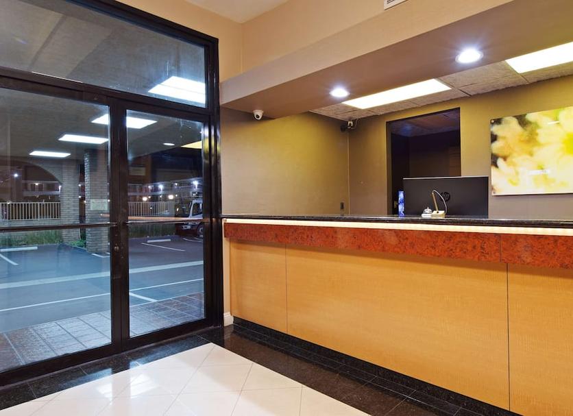 Front desk Photo